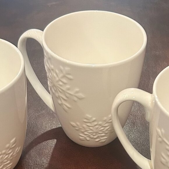 NWOT La Rochelle 3D Snowflake Christmas Mugs Fine Porcelain Mugs Set of 3 - Picture 6 of 8